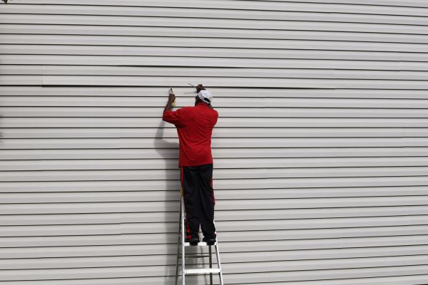 Loose Siding Repair in San Diego