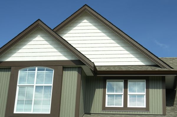 Cost of Vertical Vinyl Siding Repair in San Diego